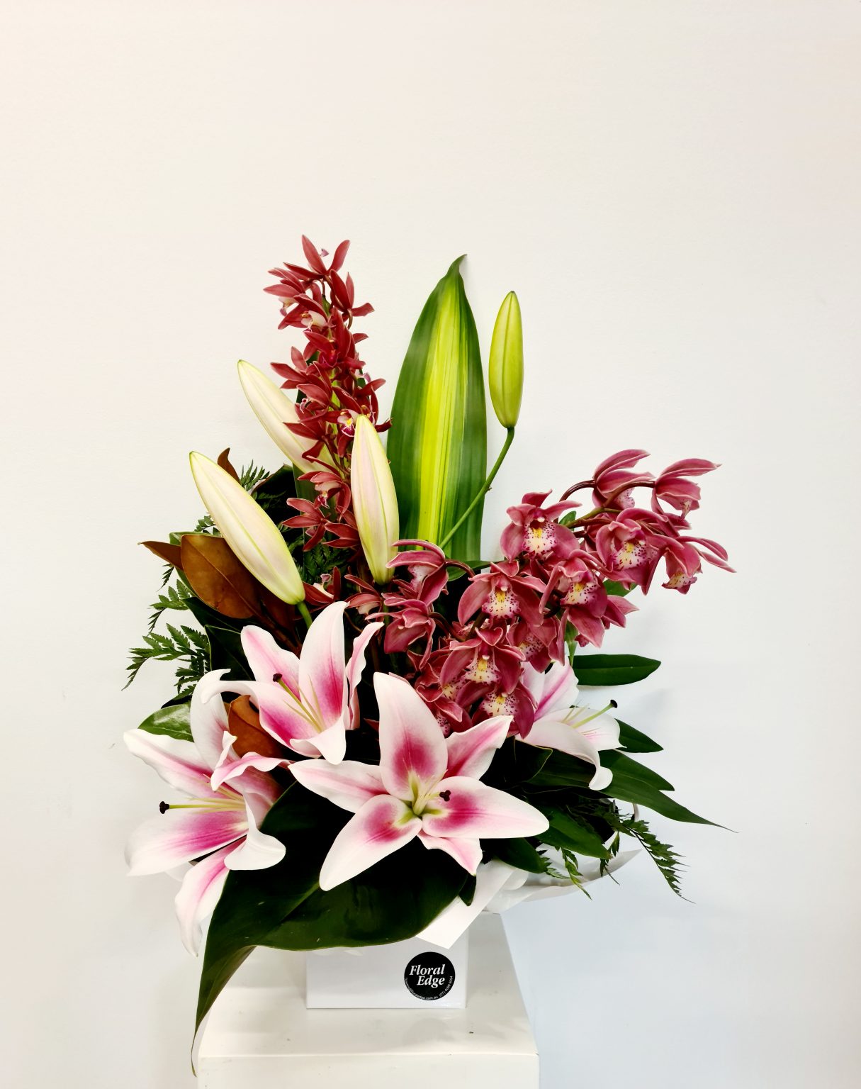Deluxe Arrangement Floral Edge